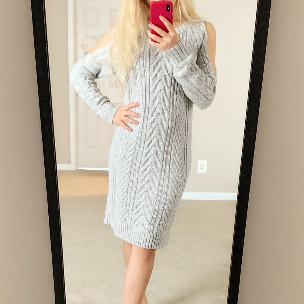 Midi sweaters dress with cold shoulders